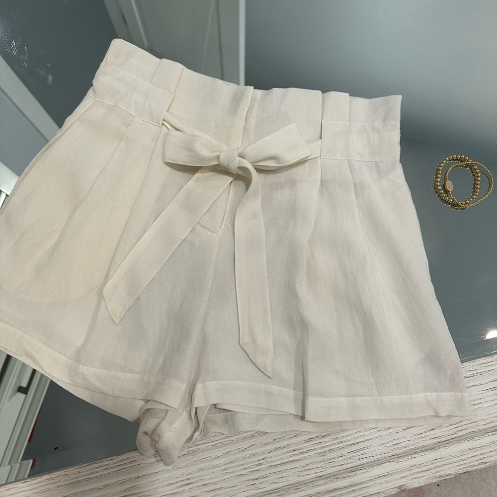 White Linen shorts with Tie
